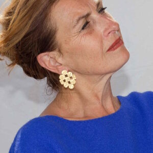 BO GRAPPE N°2 sur modèle pull bleu